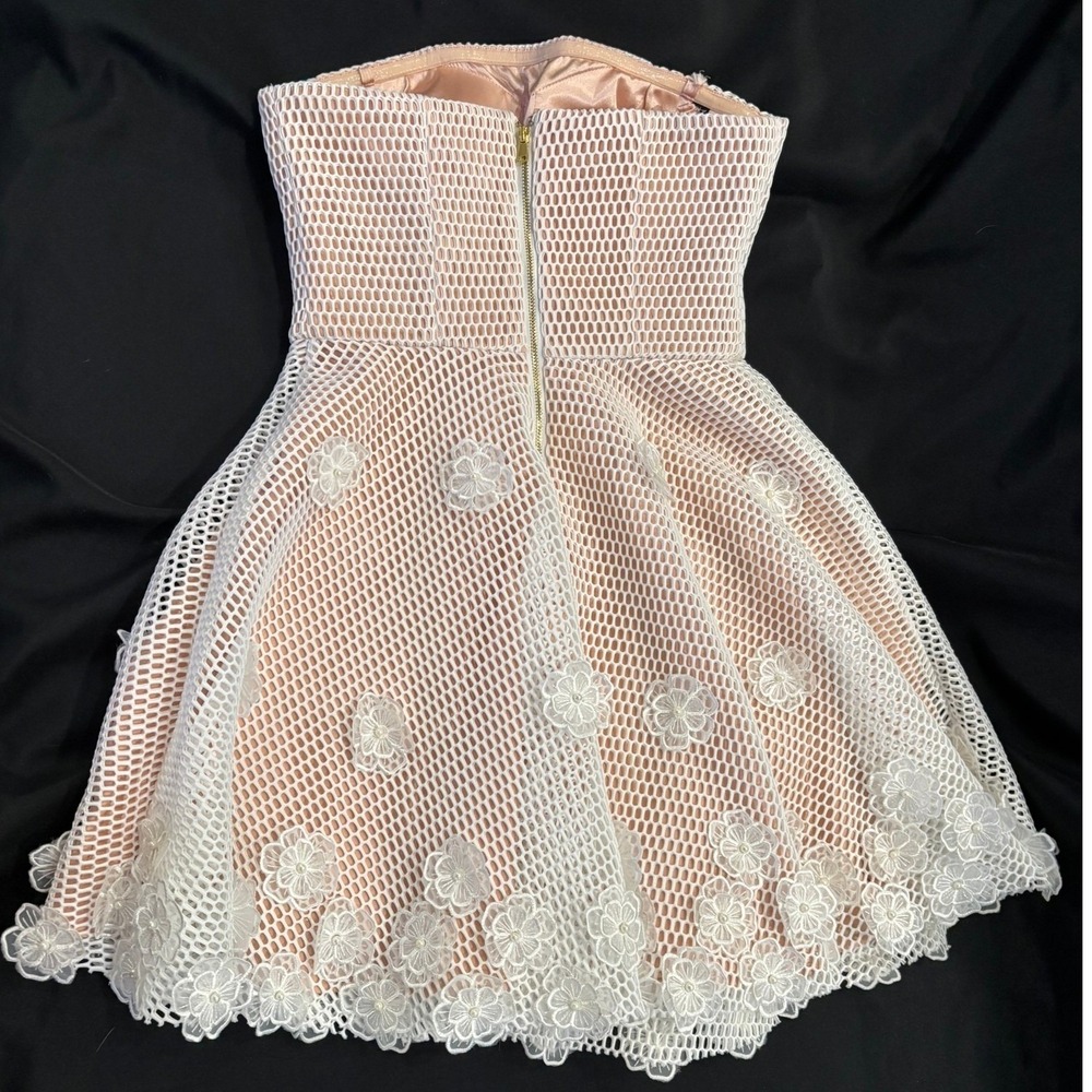 Bebe White Floral Lace Mesh Strapless Fit and Flare Dress Peach Lining Size 6 - Picture 2 of 7